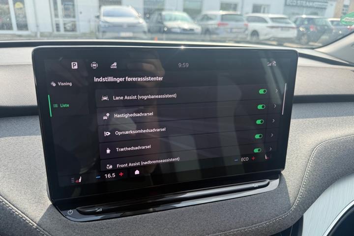 Hvid Skoda Enyaq fra 2024