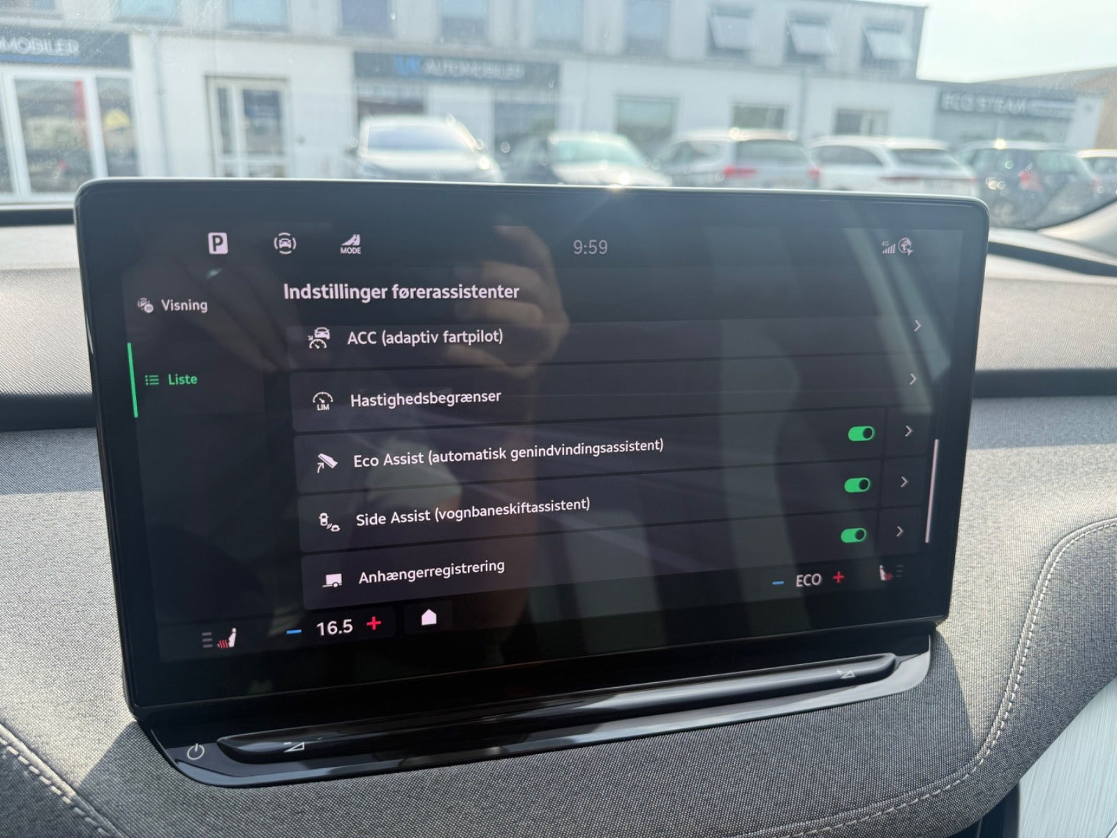 Hvid Skoda Enyaq fra 2024