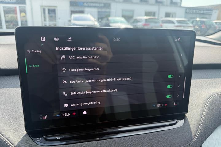 Hvid Skoda Enyaq fra 2024