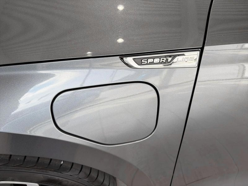 Grå Skoda Octavia fra 2022