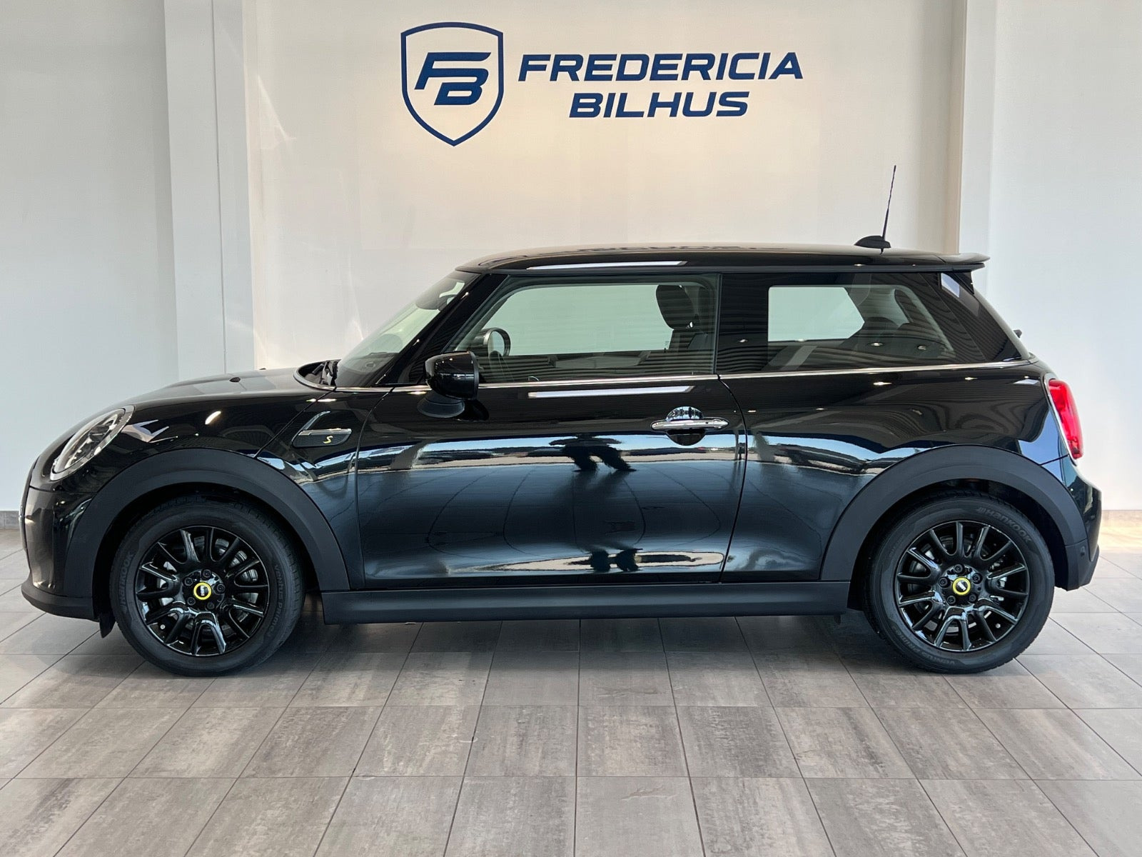 Sort Mini Cooper SE fra 2024