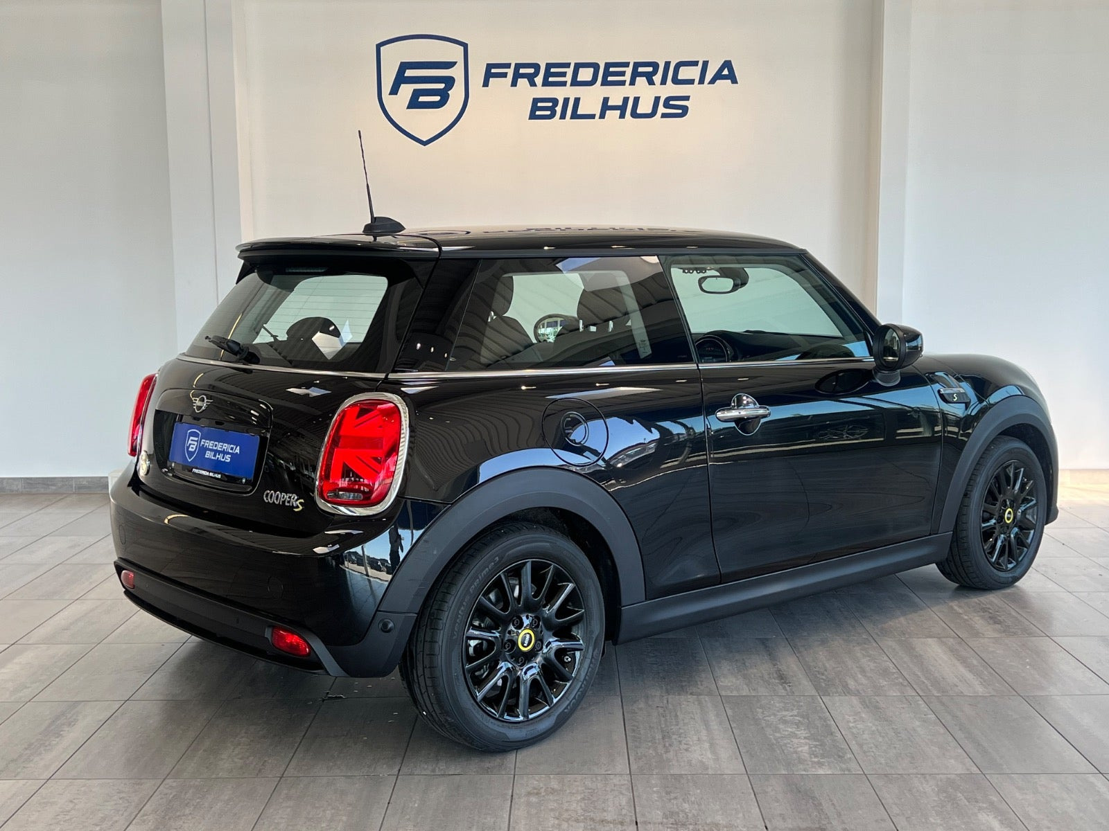Sort Mini Cooper SE fra 2024