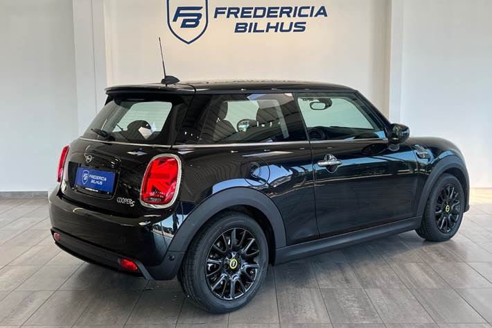 Sort Mini Cooper SE fra 2024