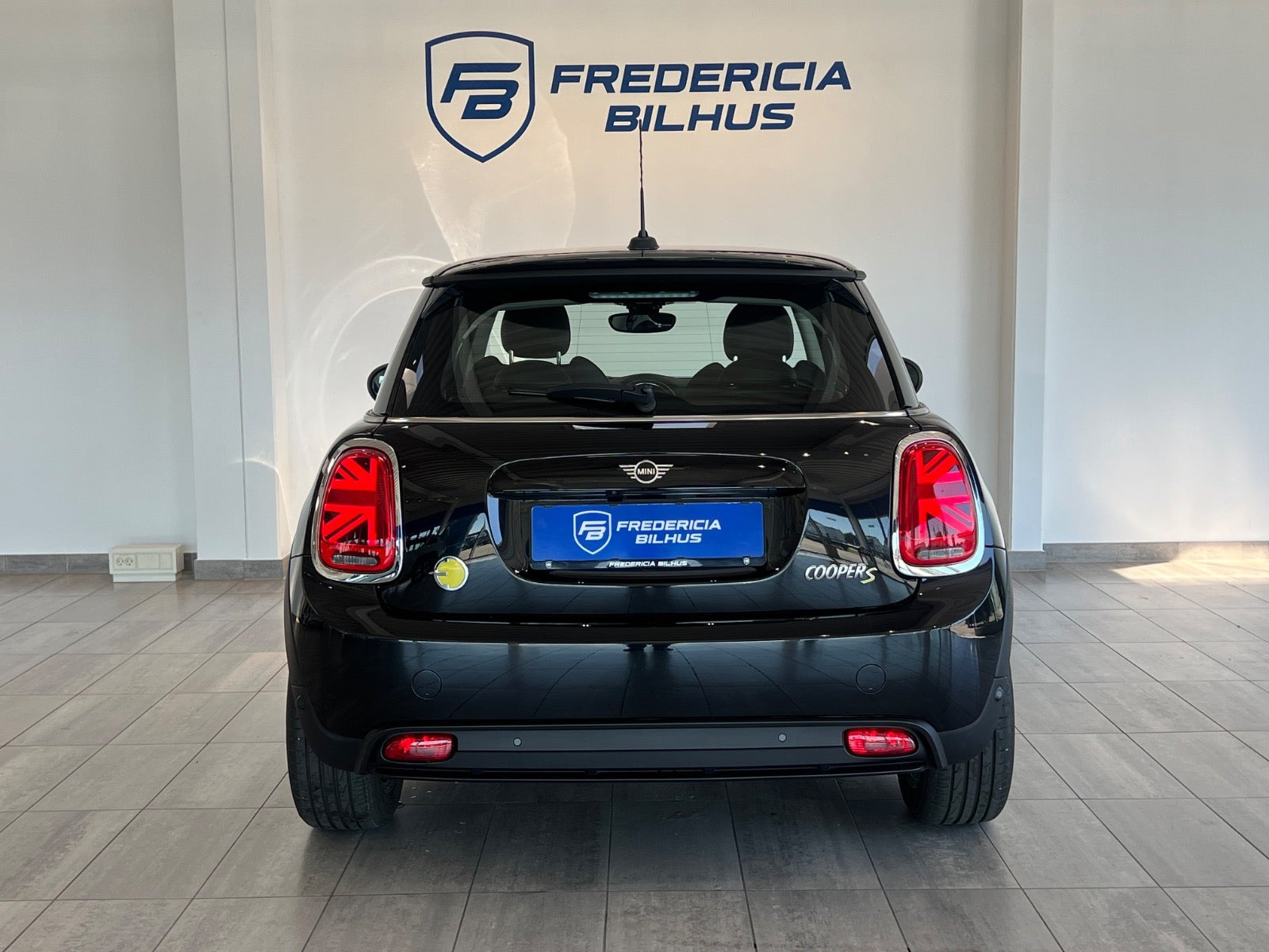 Sort Mini Cooper SE fra 2024