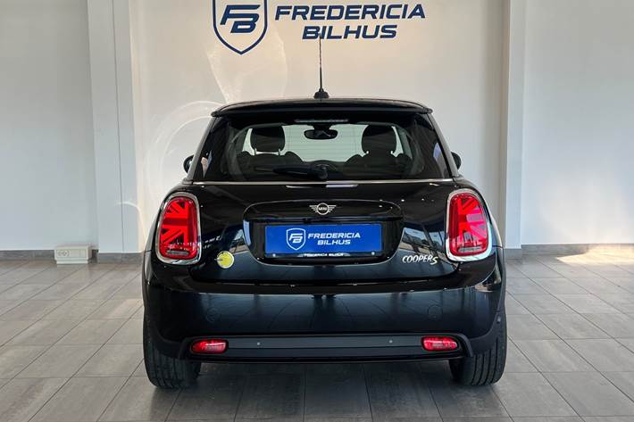 Sort Mini Cooper SE fra 2024