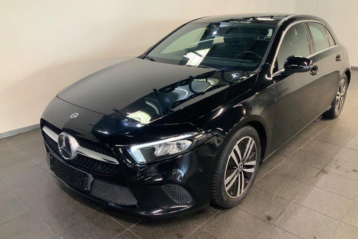 Sort Mercedes A200 fra 2021 set udefra