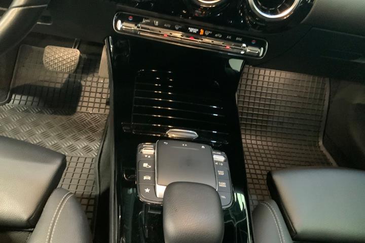 Sort Mercedes A200 fra 2021