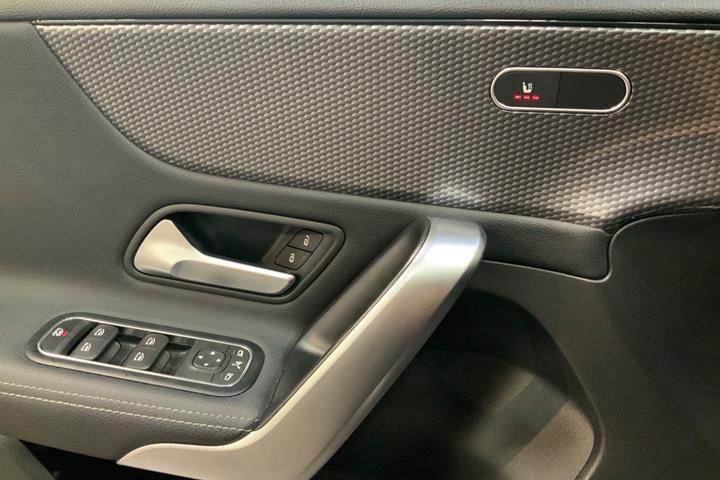 Sort Mercedes A200 fra 2021