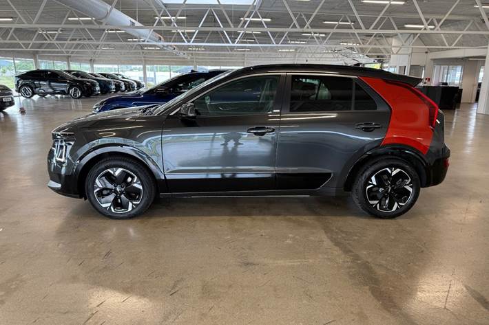 Grå Kia Niro fra 2023
