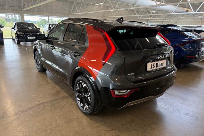 Grå Kia Niro fra 2023