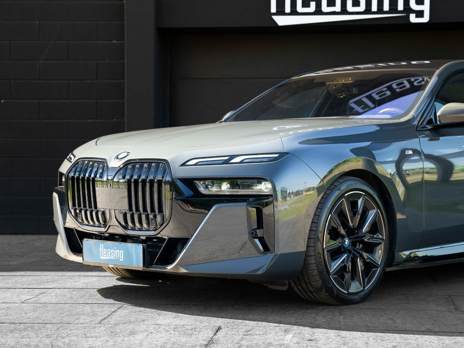 Grå BMW i7 fra 2023