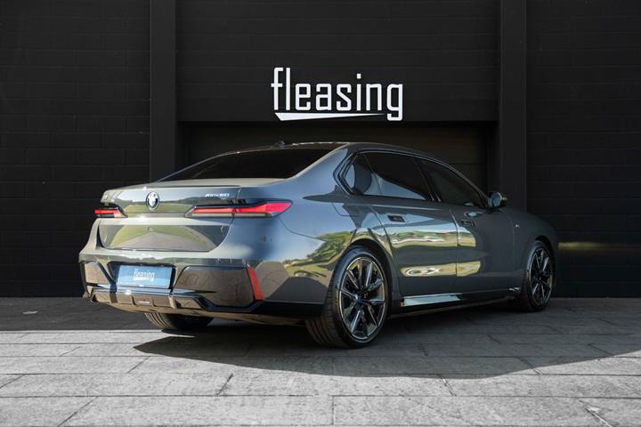 Grå BMW i7 fra 2023