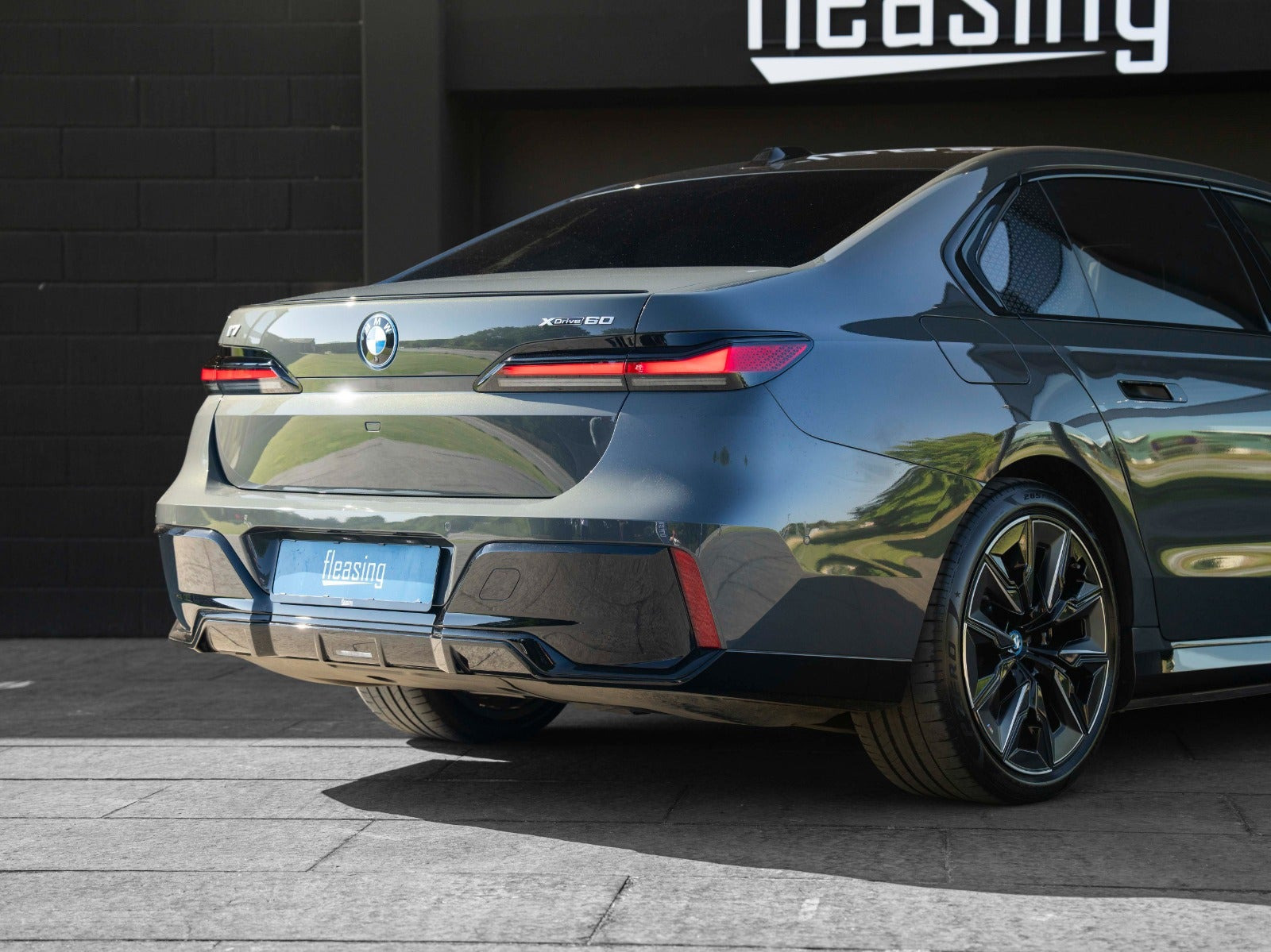 Grå BMW i7 fra 2023