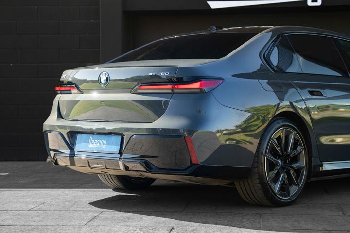 Grå BMW i7 fra 2023