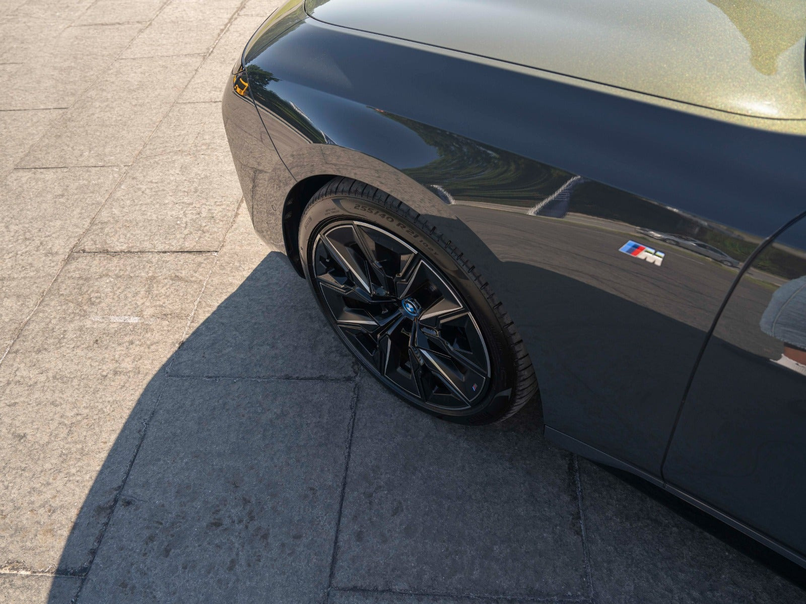 Grå BMW i7 fra 2023