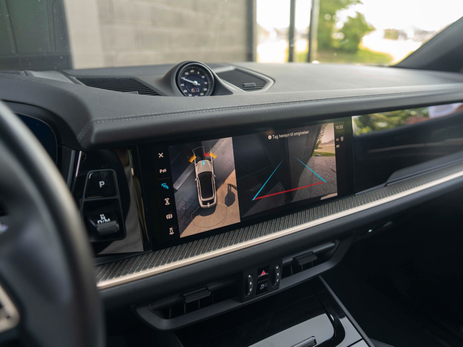 Blå Porsche Cayenne fra 2024