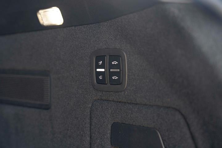 Blå Porsche Cayenne fra 2024