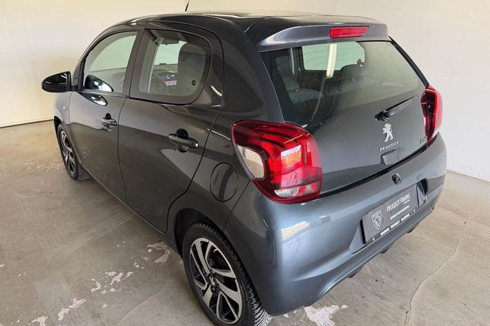 Grå Peugeot 108 fra 2020