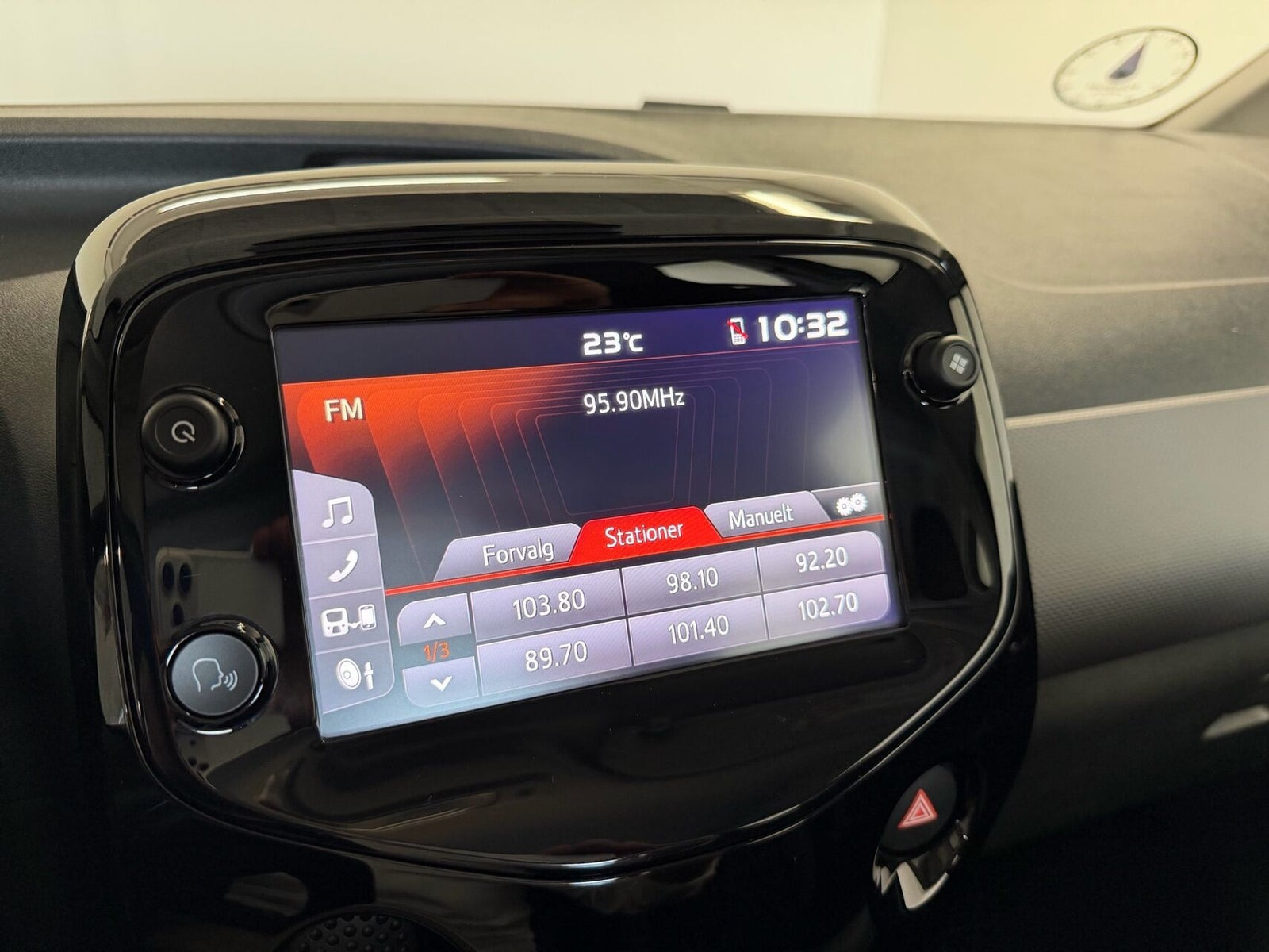 Grå Peugeot 108 fra 2020