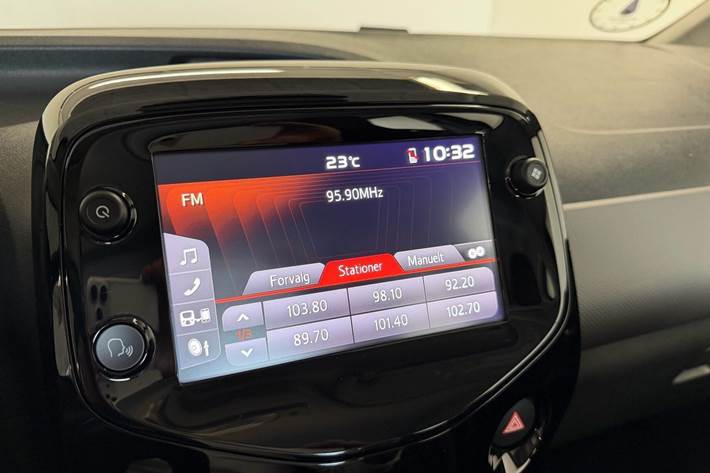 Grå Peugeot 108 fra 2020