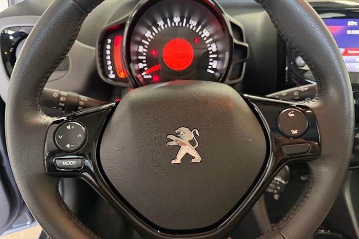 Grå Peugeot 108 fra 2020