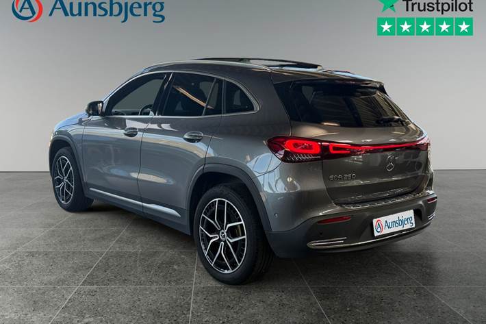 Grøn Mercedes EQA250 fra 2022