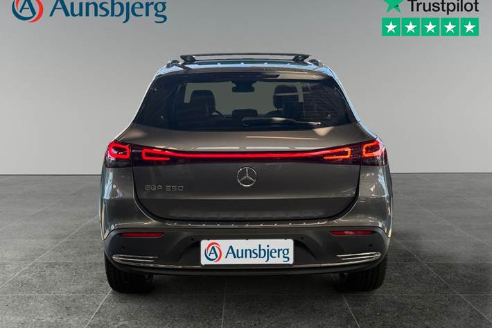 Grøn Mercedes EQA250 fra 2022