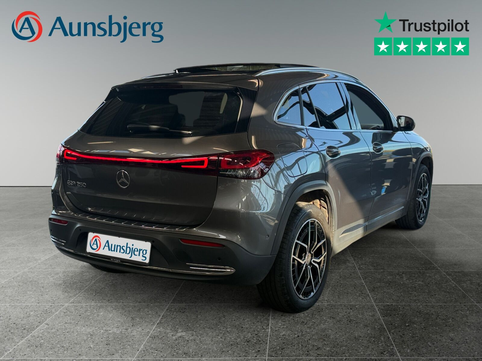 Grøn Mercedes EQA250 fra 2022