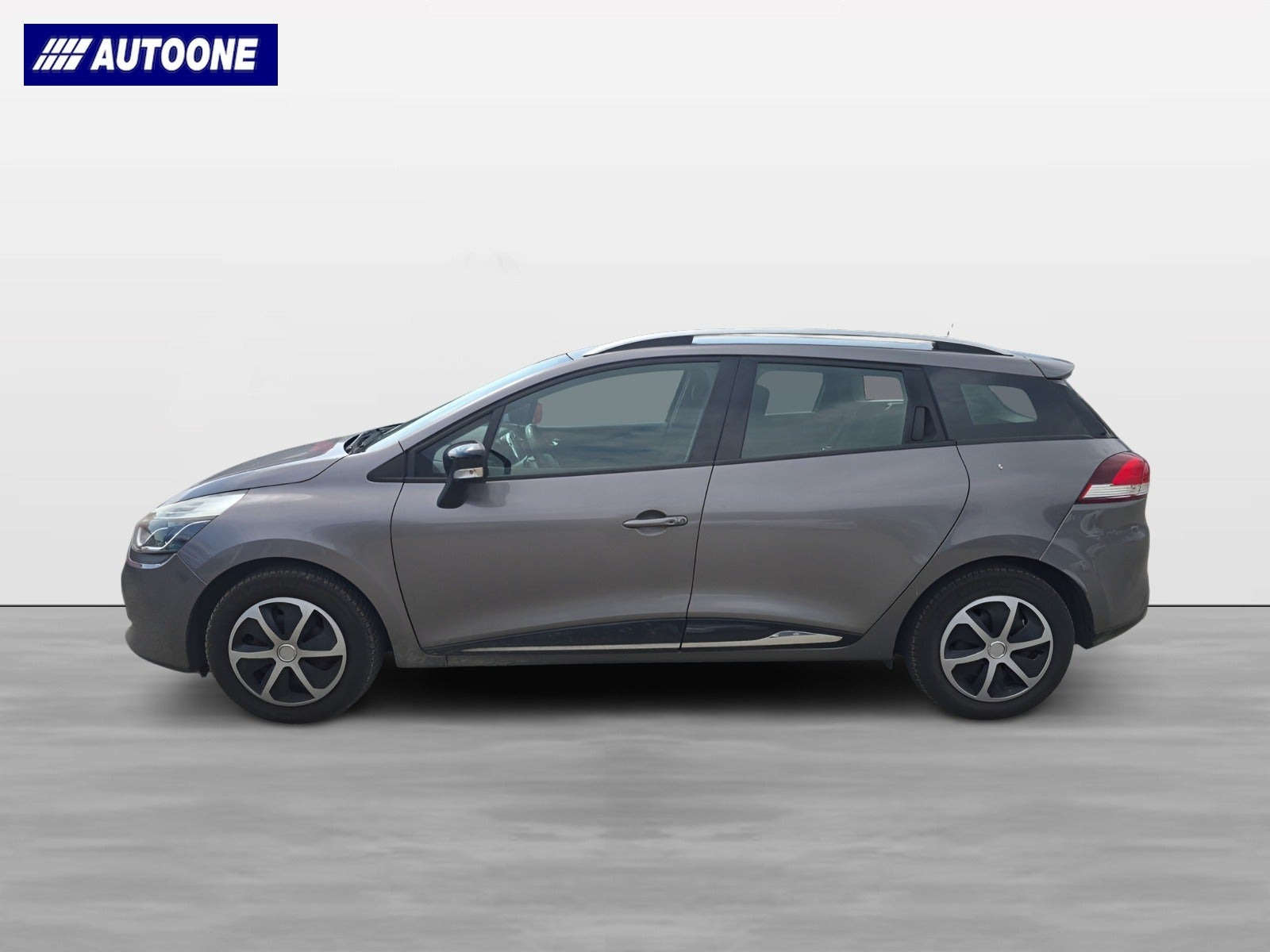 Grå Renault Clio IV fra 2013