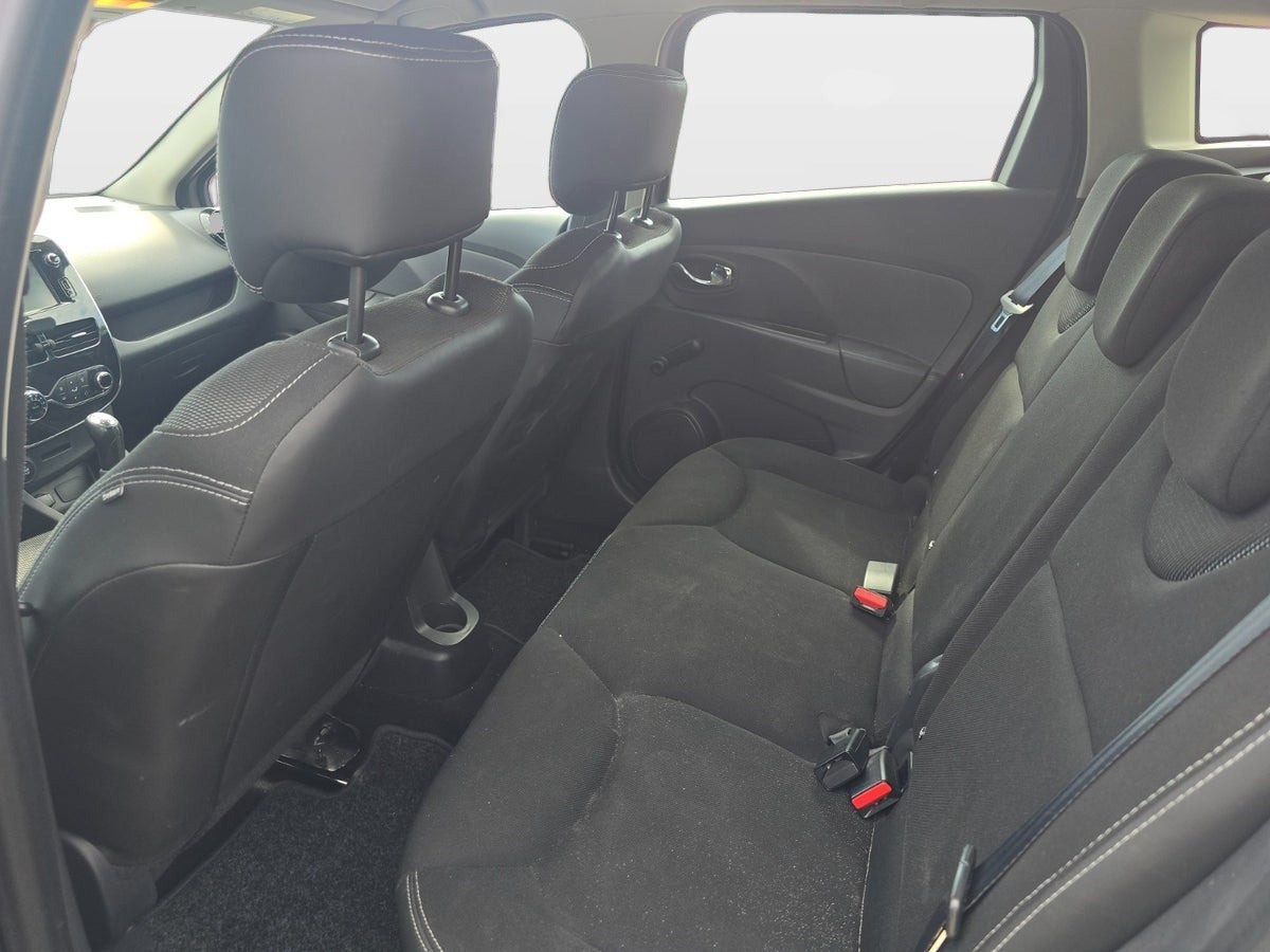 Grå Renault Clio IV fra 2013