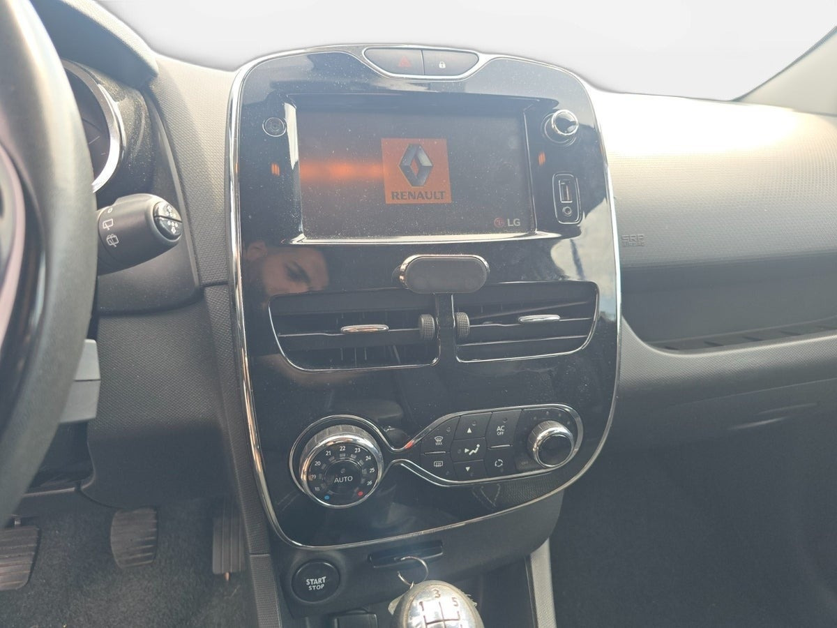 Grå Renault Clio IV fra 2013