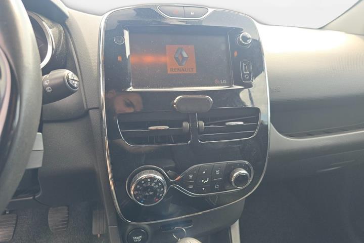 Grå Renault Clio IV fra 2013