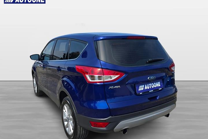 Blå Ford Kuga fra 2016