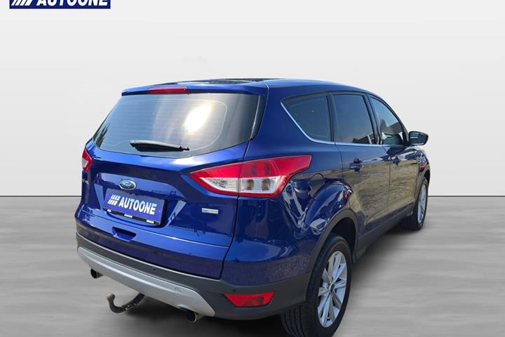 Blå Ford Kuga fra 2016