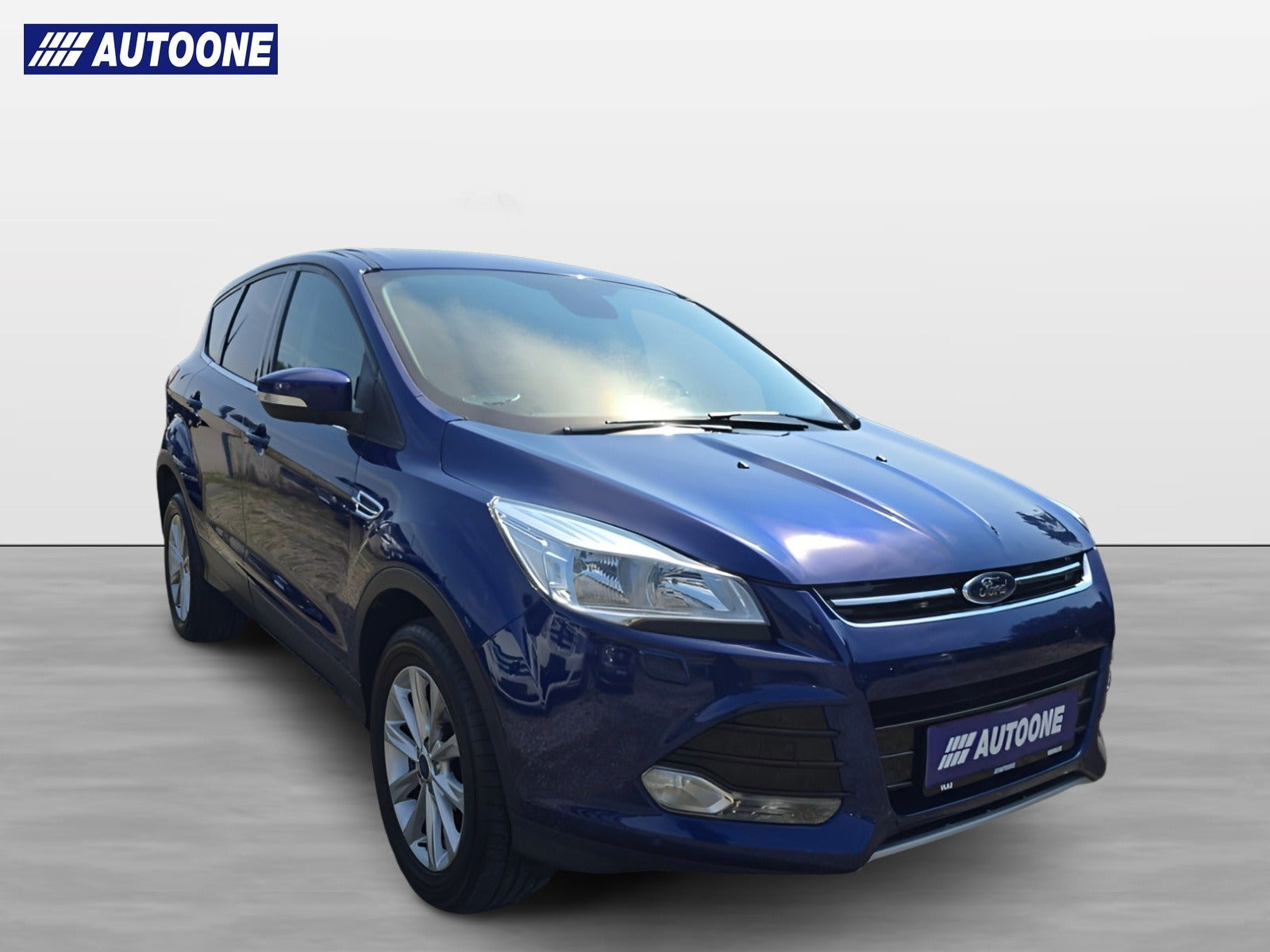 Blå Ford Kuga fra 2016