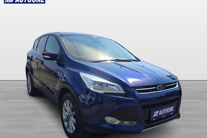 Blå Ford Kuga fra 2016