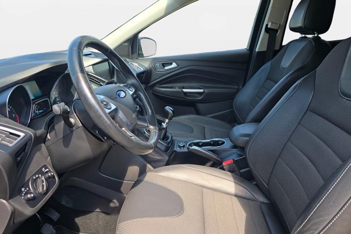 Blå Ford Kuga fra 2016