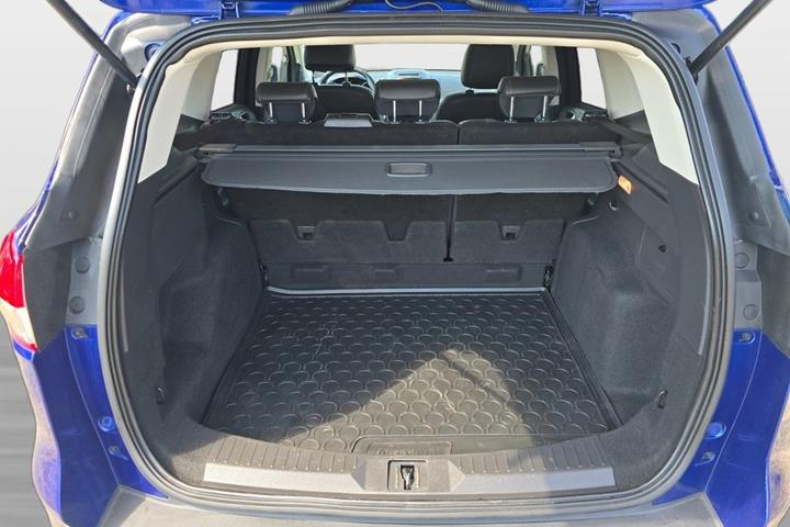 Blå Ford Kuga fra 2016