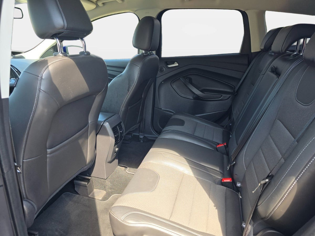 Blå Ford Kuga fra 2016