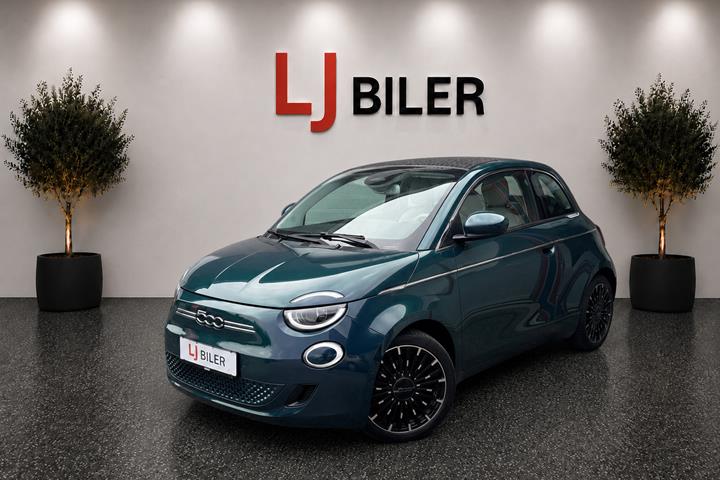 Blå Fiat 500e fra 2021 set udefra