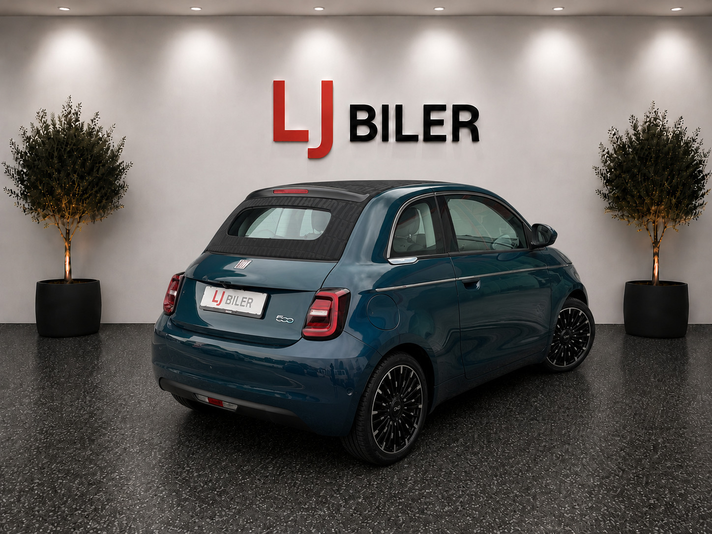 Blå Fiat 500e fra 2021