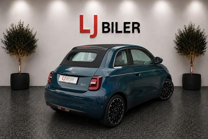 Blå Fiat 500e fra 2021