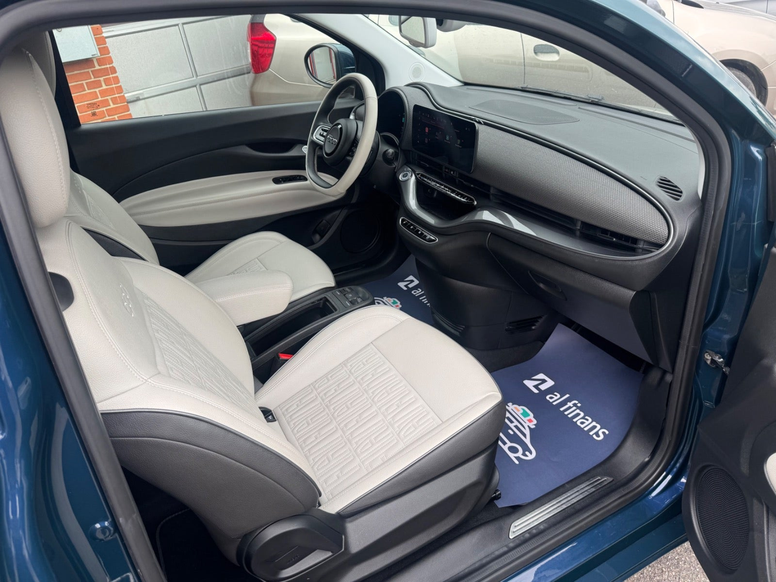 Blå Fiat 500e fra 2021