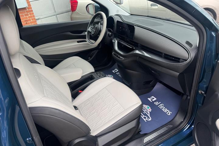 Blå Fiat 500e fra 2021