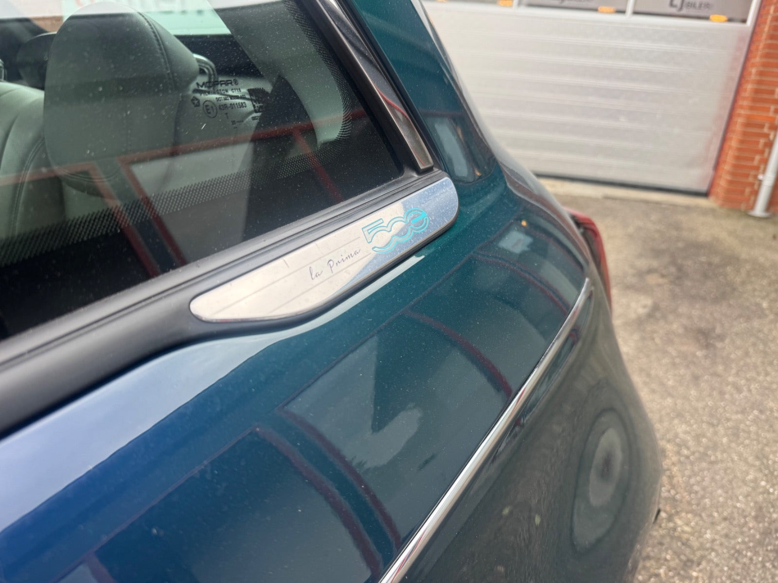 Blå Fiat 500e fra 2021