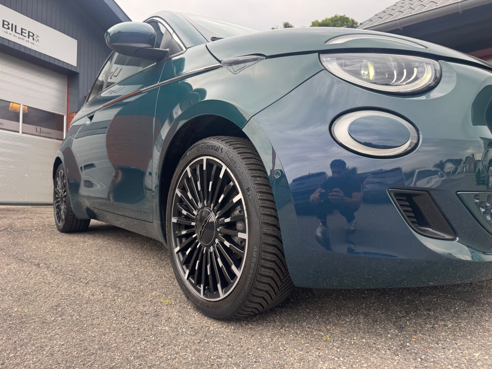 Blå Fiat 500e fra 2021