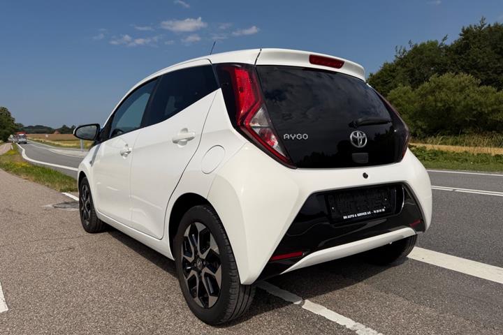 Hvid Toyota Aygo fra 2021