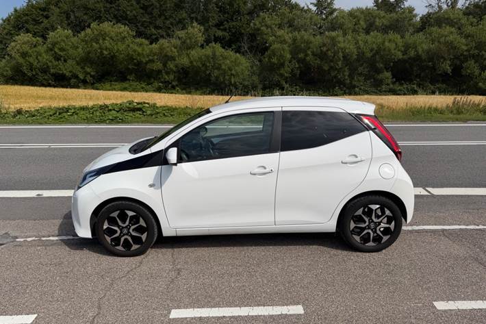Hvid Toyota Aygo fra 2021