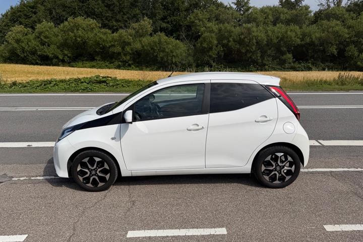 Hvid Toyota Aygo fra 2021