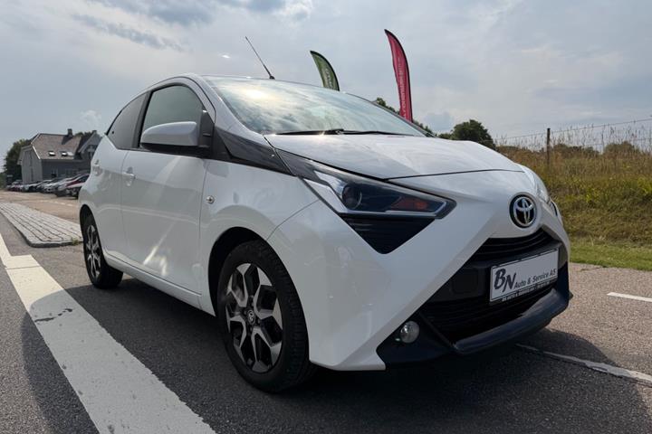 Hvid Toyota Aygo fra 2021